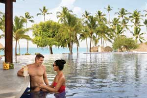 Soleil Swim-Up Bar